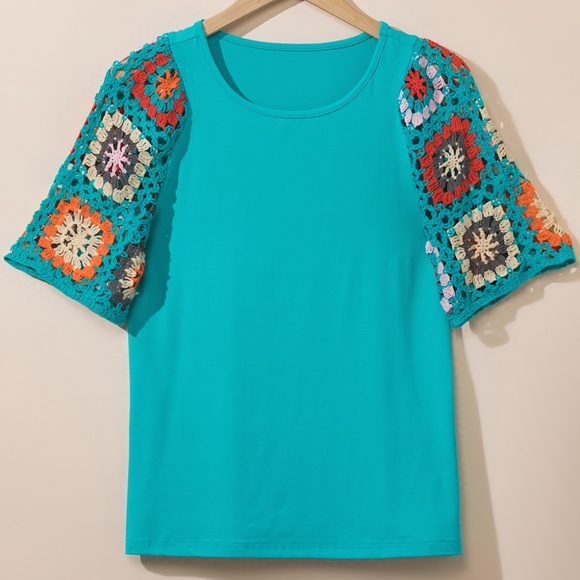 Turquoise Floral Crochet Short Sleeve Top - Picture 1 of 9